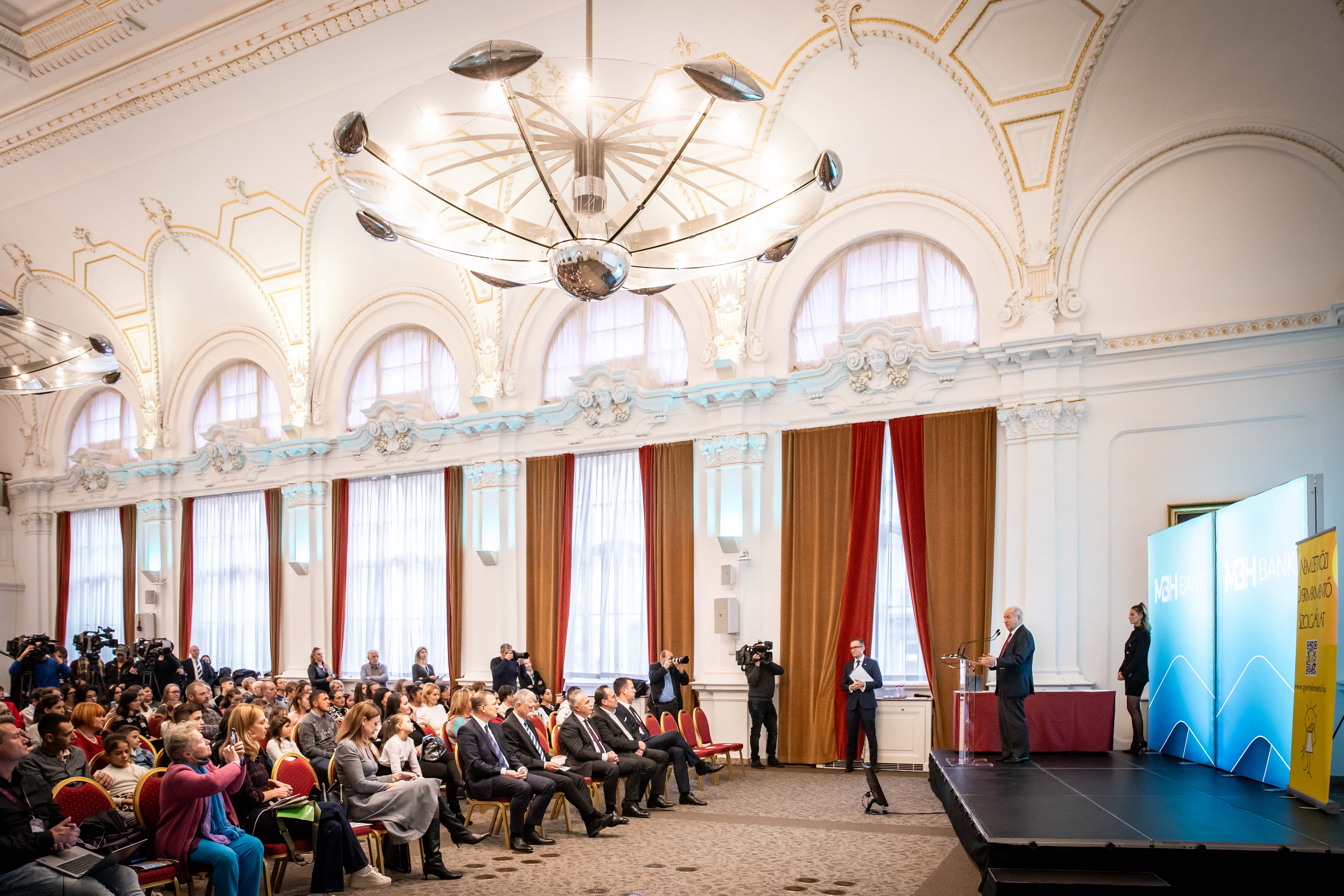 MBH ösztöndíjátadó3