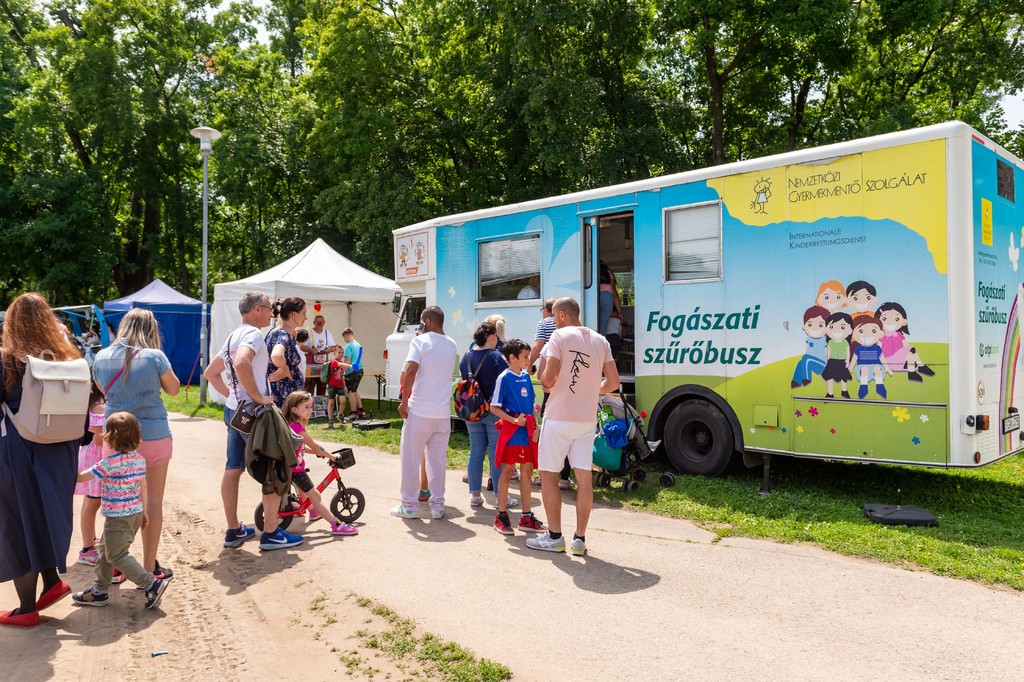 fogászati szűrőbusz