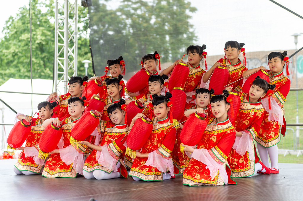 Nemzetek utcája színpad